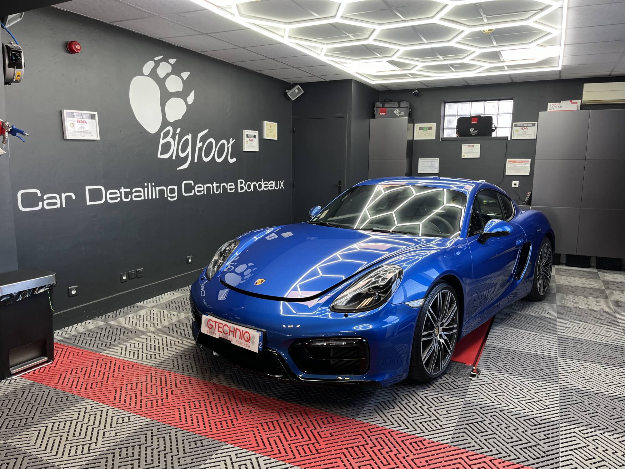 Protection céramique sur une Porsche Cayman s