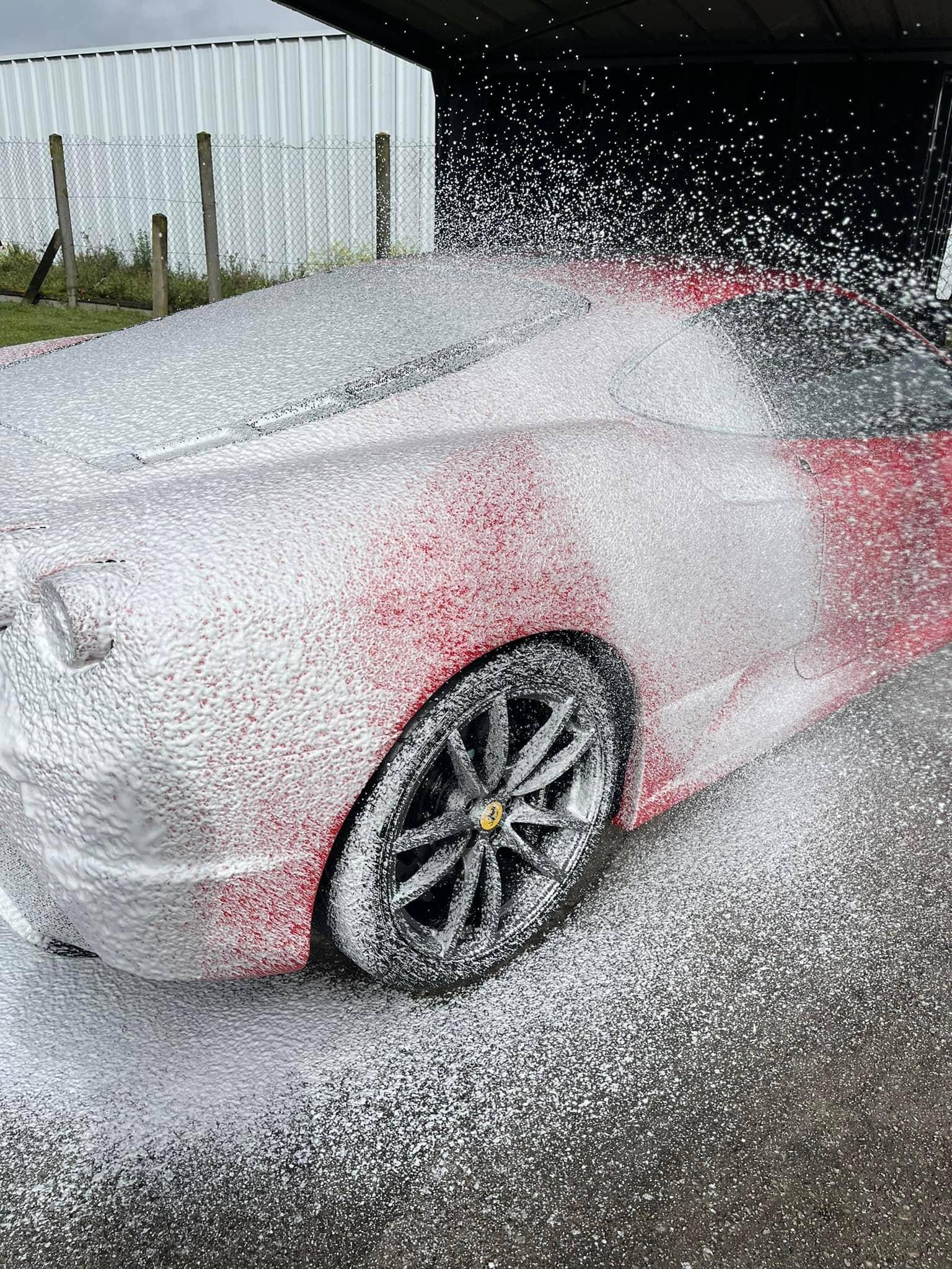 Prélavage formule pack rénovation sur Ferrari