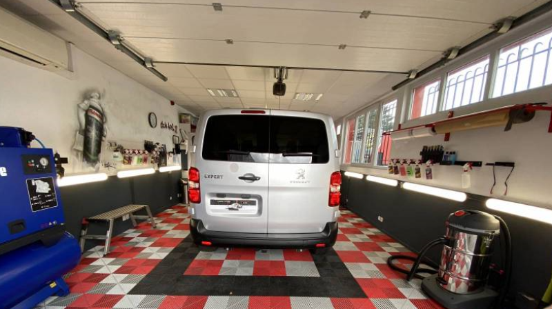 Nettoyage de voiture pour aider à la vente à Bordeaux