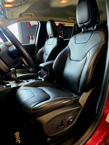 Jeep Cherokee IV 3.2 V6 Pentastar 272cv Drive Lock Auto intérieur siège conducteur cuir noir électrique chauffant ventilé à mémoire