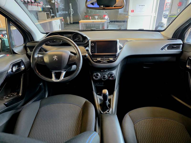 PEUGEOT 208 1.5 HDI 100CV SIGNATURE 5P 2019 GRISE intérieur