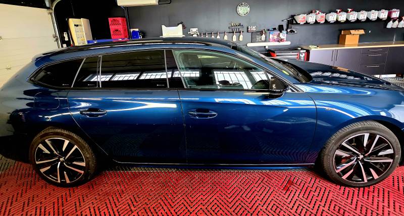 PEUGEOT 508 II SW 1.5 HDI 130 GT LINE EAT8 BLEU break de chasse côté droit