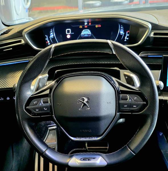 PEUGEOT 508 II SW 1.5 HDI 130 GT LINE EAT8 BLEU break de chasse intérieur volant cuir