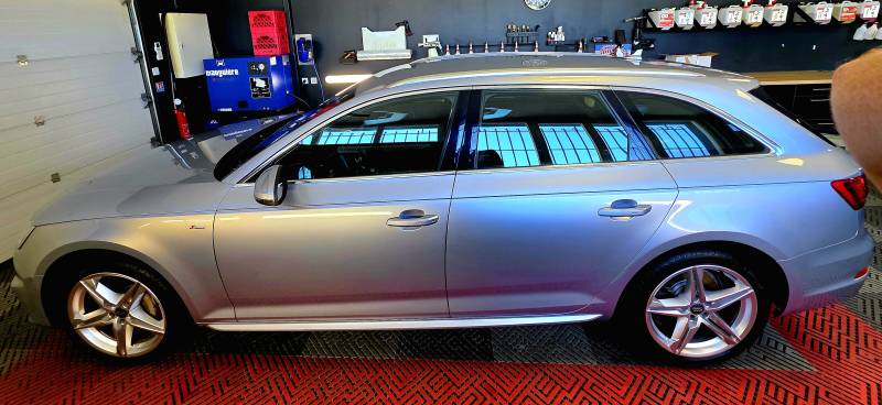 AUDI A4 V AVANT 2.0 TDI 190 QUATTRO S LINE S TRONIC gris clair face côté gauche