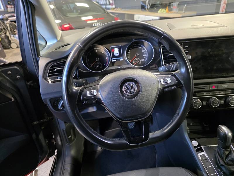 Garage Voiture occasion Bordeaux VW Golf VII Sportsvan TDI 150cv carat DSG7