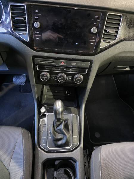 Garage vendeur Voiture occasion Bordeaux VW Golf VII Sportsvan TDI 150cv carat DSG7