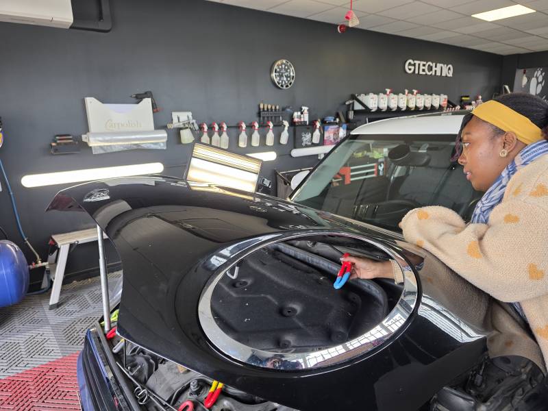 Débosselage sans peinture carrosserie pessac