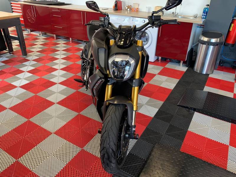 Moto Ducati après traitement céramique de protection Gtechniq