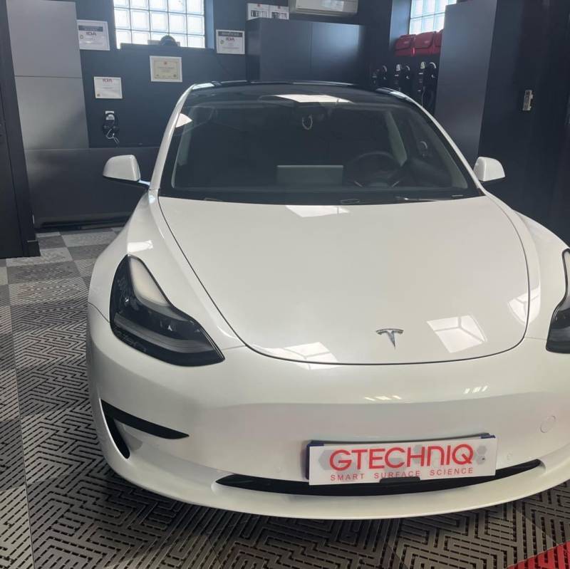 Protéger la carrosserie de ma Tesla par un traitement céramique à Bordeaux Pessac