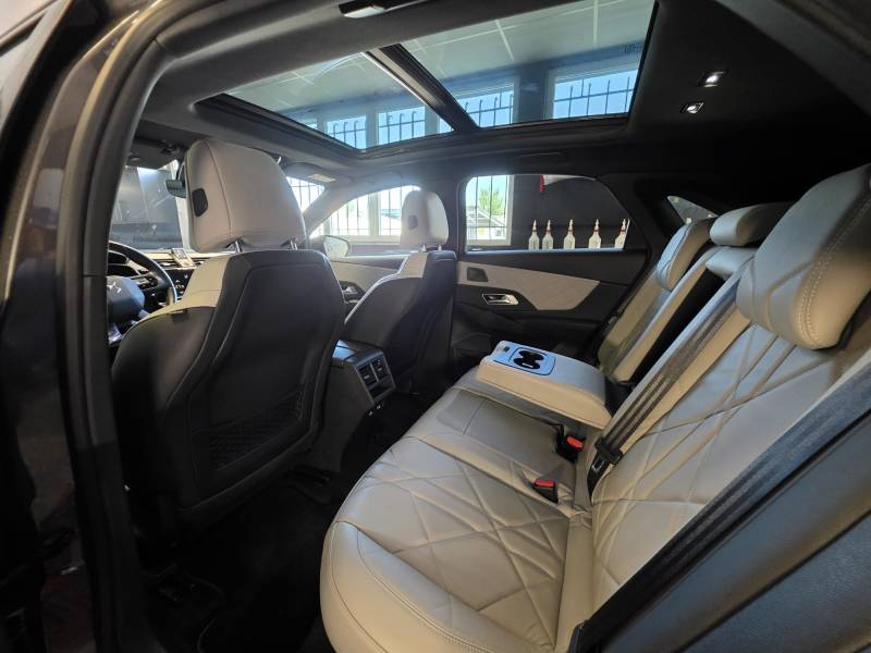 DS7 Crossback 1.5 HDI 130cv série RIVOLI GAS MOTORS Occasions intérieur sièges arrière et toit panoramique ouvrant