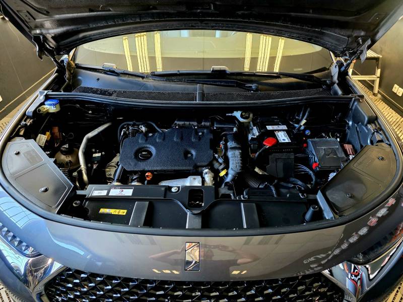 DS7 Crossback 1.5 HDI 130cv série RIVOLI GAS MOTORS Occasions compartiment moteur
