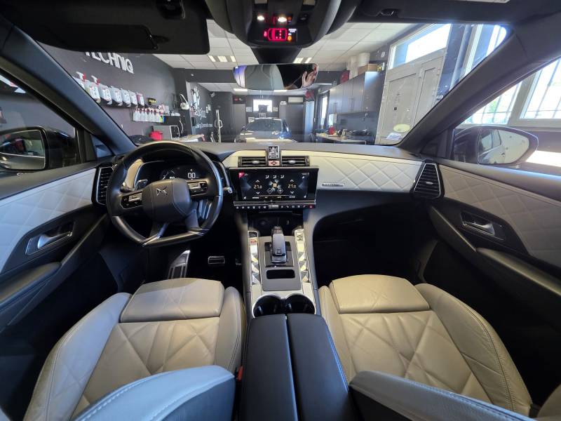 DS7 Crossback 1.5 HDI 130cv série RIVOLI GAS MOTORS Occasions intérieur sièges avant et tableau de bord